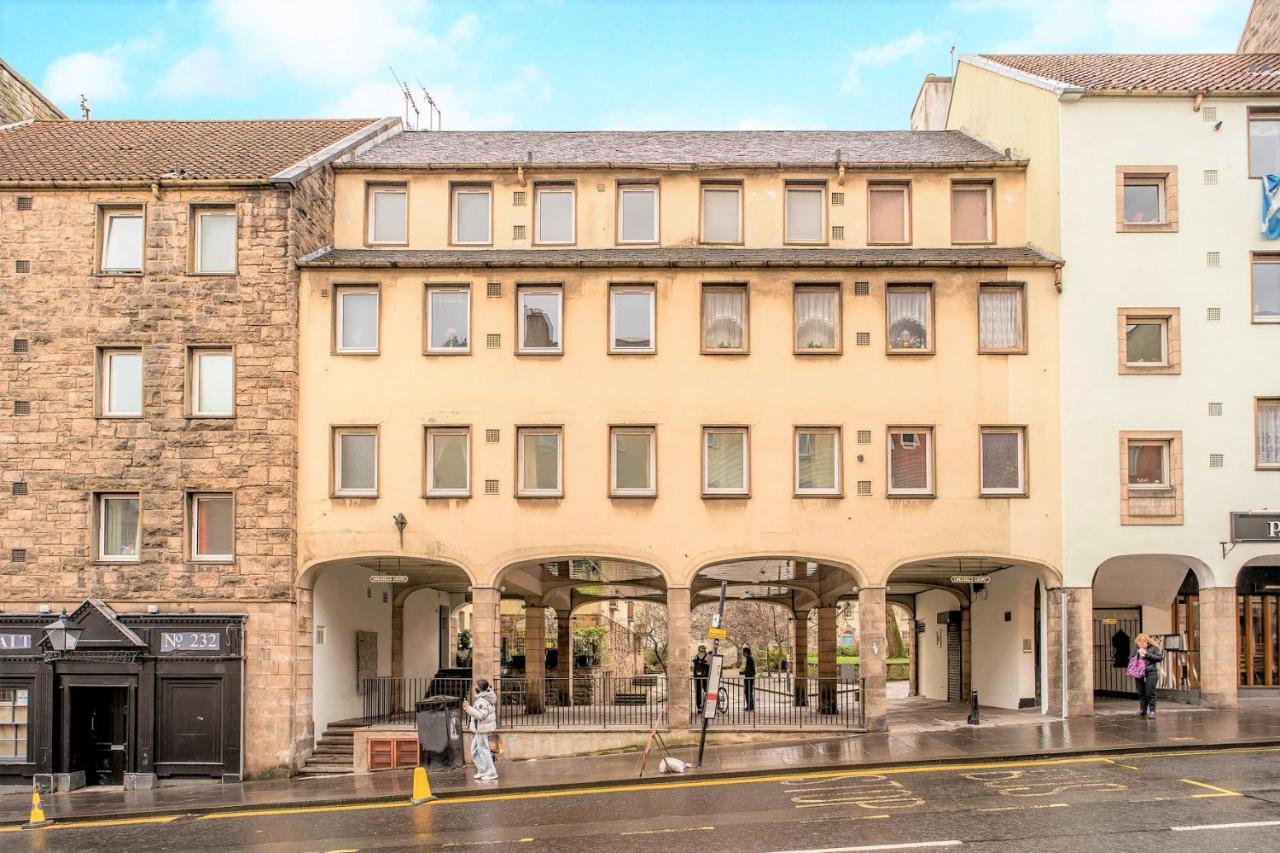 Charming Old Town 2 Bed Apt, 2Mins From Royal Mile Edinburgh Exterior photo