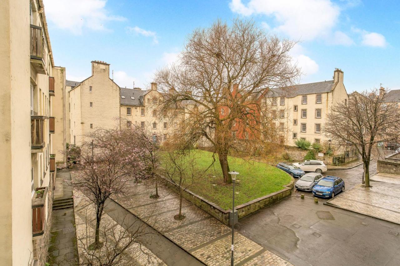 Charming Old Town 2 Bed Apt, 2Mins From Royal Mile Edinburgh Exterior photo