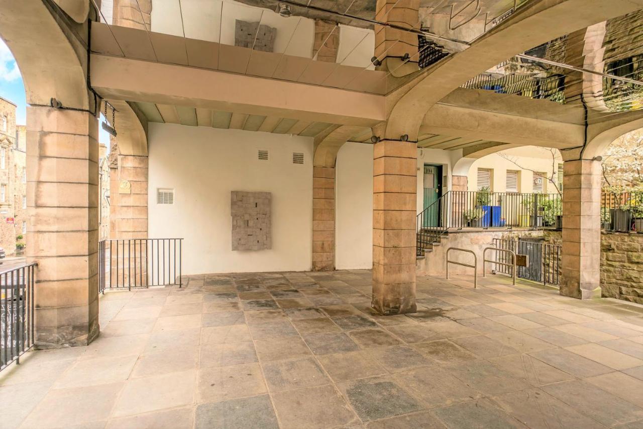 Charming Old Town 2 Bed Apt, 2Mins From Royal Mile Edinburgh Exterior photo