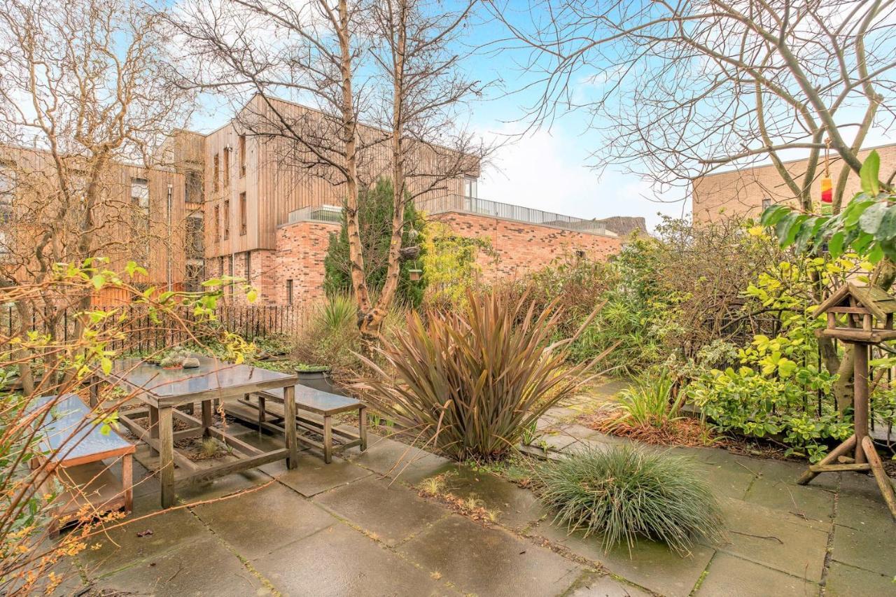 Charming Old Town 2 Bed Apt, 2Mins From Royal Mile Edinburgh Exterior photo