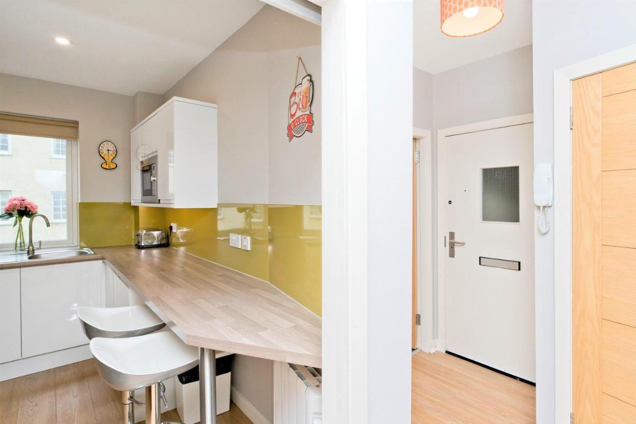 Charming Old Town 2 Bed Apt, 2Mins From Royal Mile Edinburgh Exterior photo