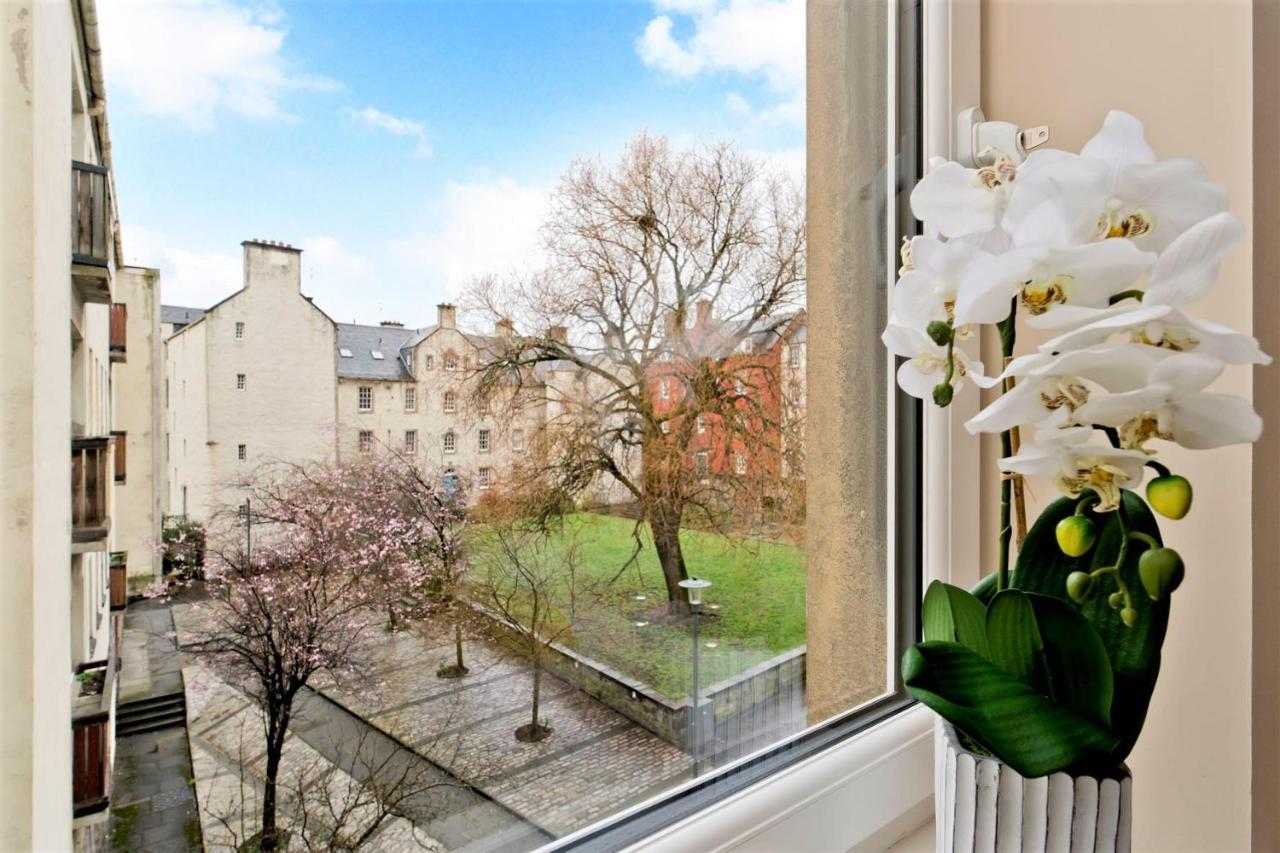 Charming Old Town 2 Bed Apt, 2Mins From Royal Mile Edinburgh Exterior photo